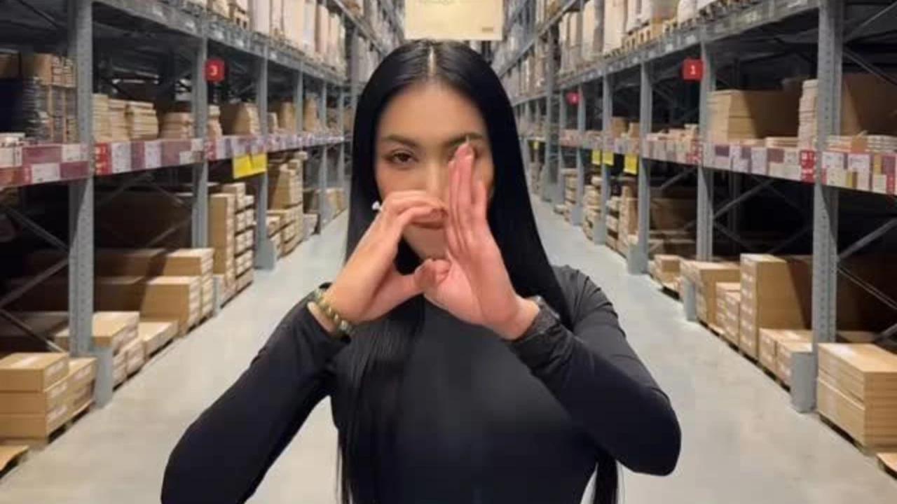 Jejak Langkah Denada: Sang 'Lady Rapper' yang Bermetamorfosis Jadi Ratu Lintas Genre