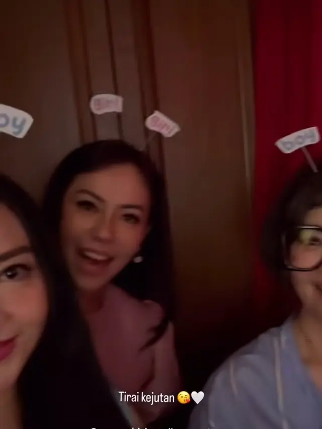Baby Shower Syahrini