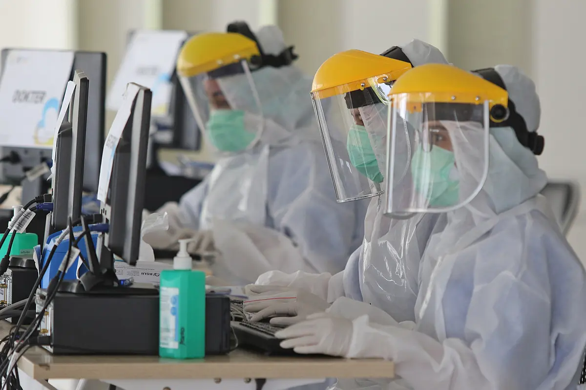 FOTO: Antisipasi Penyebaran COVID-19, RSUI Gelar Swab Test Massal