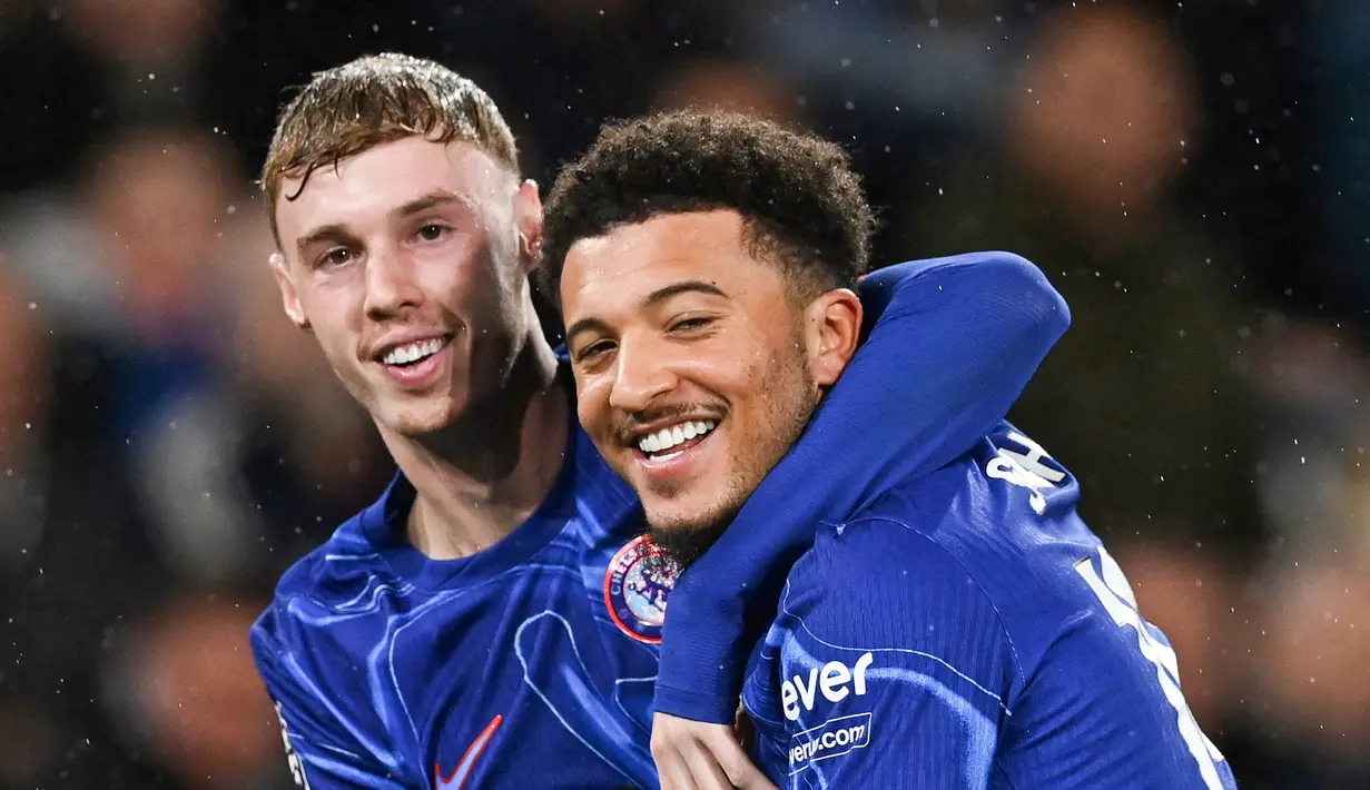 Pesta lima gol Chelsea disumbang oleh Axel Disasi, Christopher Nkunku, Noni Madueke, Cole Palmer, dan Jadon Sancho. Southampton sempat membalas melalui Joe Aribo di menit ke-11. (AFP/Glyn Kirk)