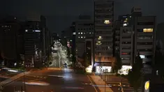 Persimpangan terlihat setelah gempa bumi kuat melanda daerah metropolitan di Tokyo, Kamis (7/10/2021). Gempa bumi kuat berkekuatan 6,1 skala Richter telah mengguncang daerah Tokyo, tetapi para pejabat mengatakan tidak ada bahaya tsunami. (AP Photo / Eugene Hoshiko)