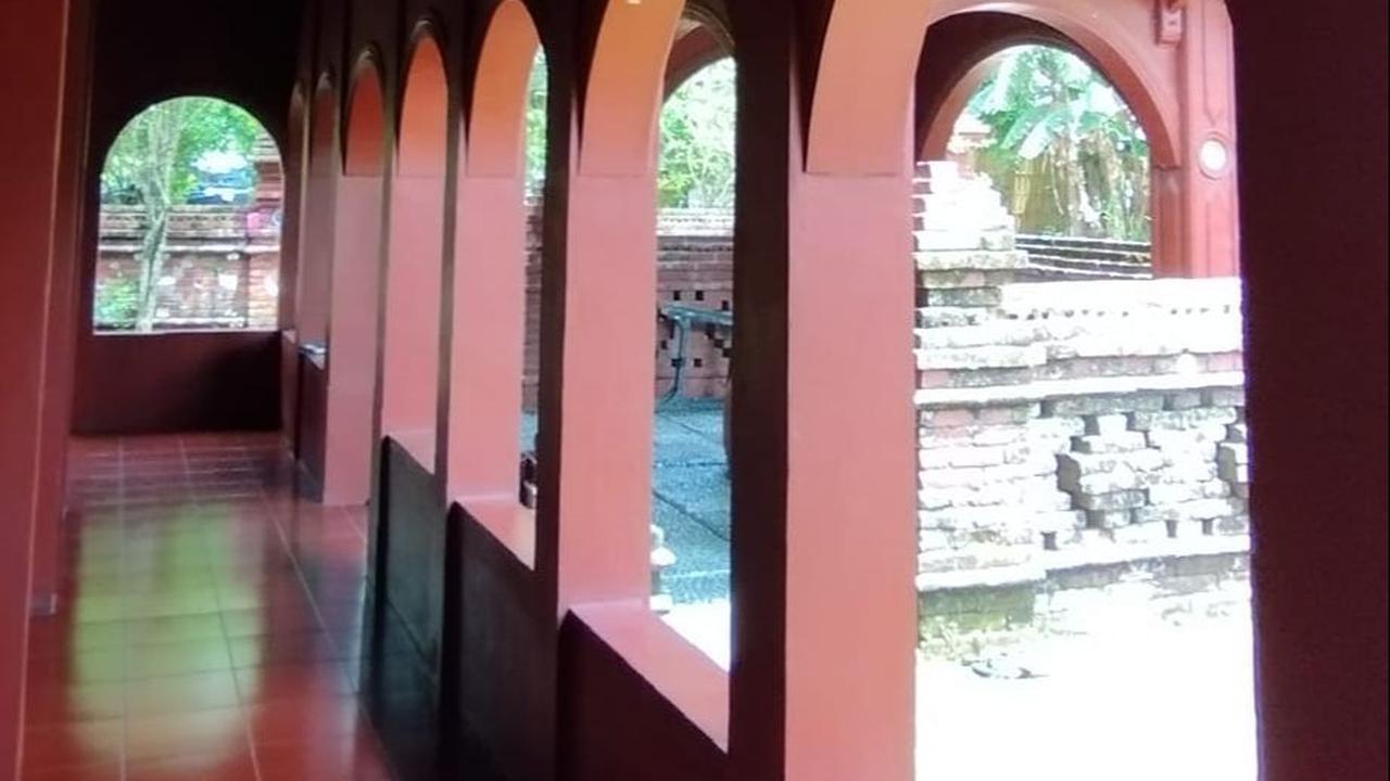 Dikelilingi Kisah yang Dipercaya Masyarakat Sekitar