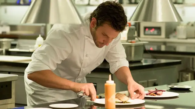 Bradley Cooper dalam film Burnt.