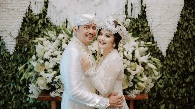 [Fimela] Pernikahan Tiwi Eks T2