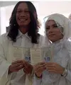 Komedian Aming Supriatna resmi melepas masa lajangnya dengan mempersunting Evelyn Nada Anjani. Aming melepas masa lajangnya di kediamannya, Bandung. Pernikahannya sempat menjadi kontroversi. (dok. Instagram)