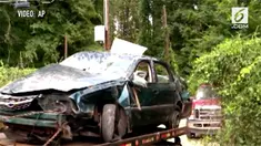 Dua orang balita ditemukan selamat usai dua hari terperangkap dalam mobil saat kecelakaan tunggal yang menewaskan sang ibu. Kecelakaan nahas ini terjadi Arkansas, Amerika Serikat.