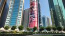 <p>Gambar pesepak bola Timnas Amerika Serikat, Christian Pulisic memenuhi salah satu gedung yang terletak di kota Doha, Qatar pada Jumat (19/11/2022). (Dok. SCM)</p>