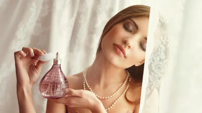 Jangan Asal Semprot, Ini 5 Cara Pakai Parfum yang Benar