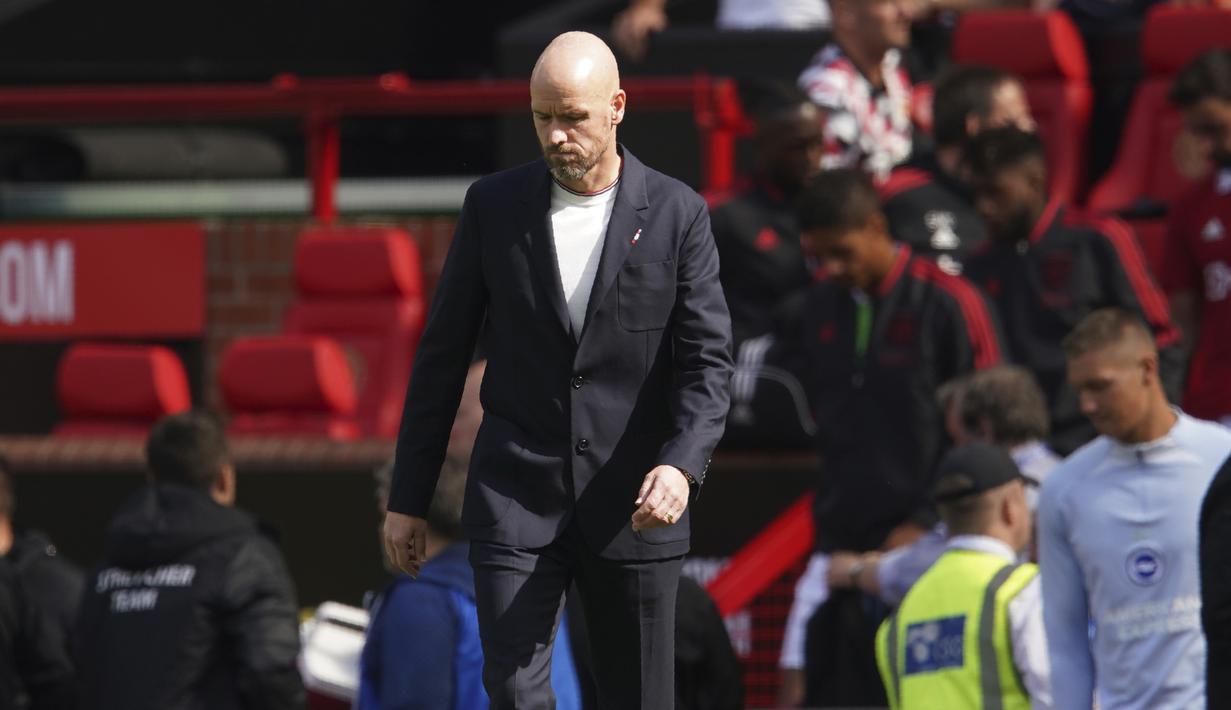 Hingga laga usai, Manchester United gagal menyamakan skor dan harus menerima pil pahit kalah di pekan pertama atas tamunya Brighton and Hove Albion 1-2 sekaligus menjadi debut suram pelatih anyar Erik ten Hag di Liga Inggris. (AP/Dave Thompson)