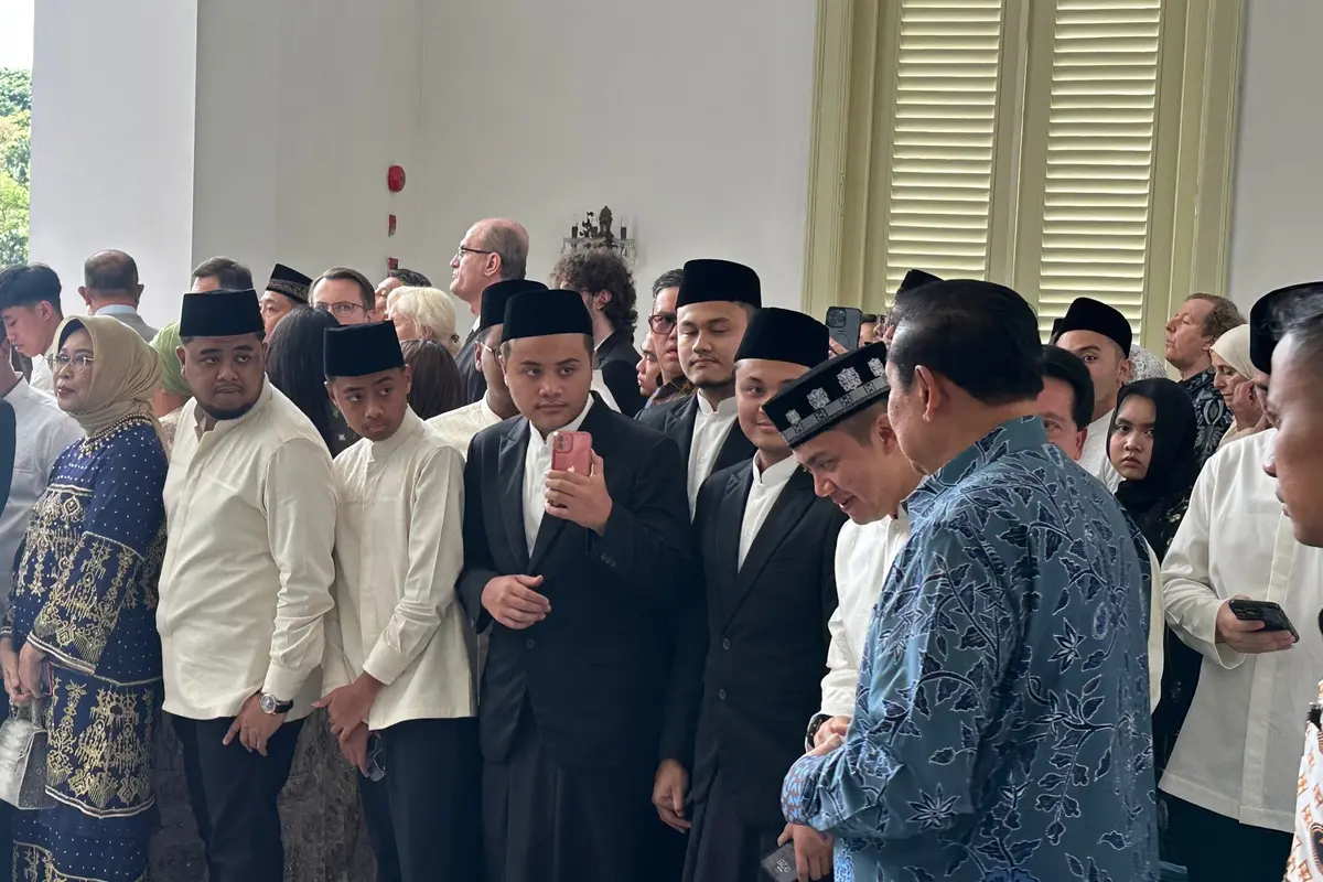 Presiden Ke-6 Susilo Bambang Yudhoyono (SBY) menghadiri open house lebaran atau acara Gelar Griya yang diadakan Presiden Prabowo Subianto di Istana Merdeka, Jakarta.