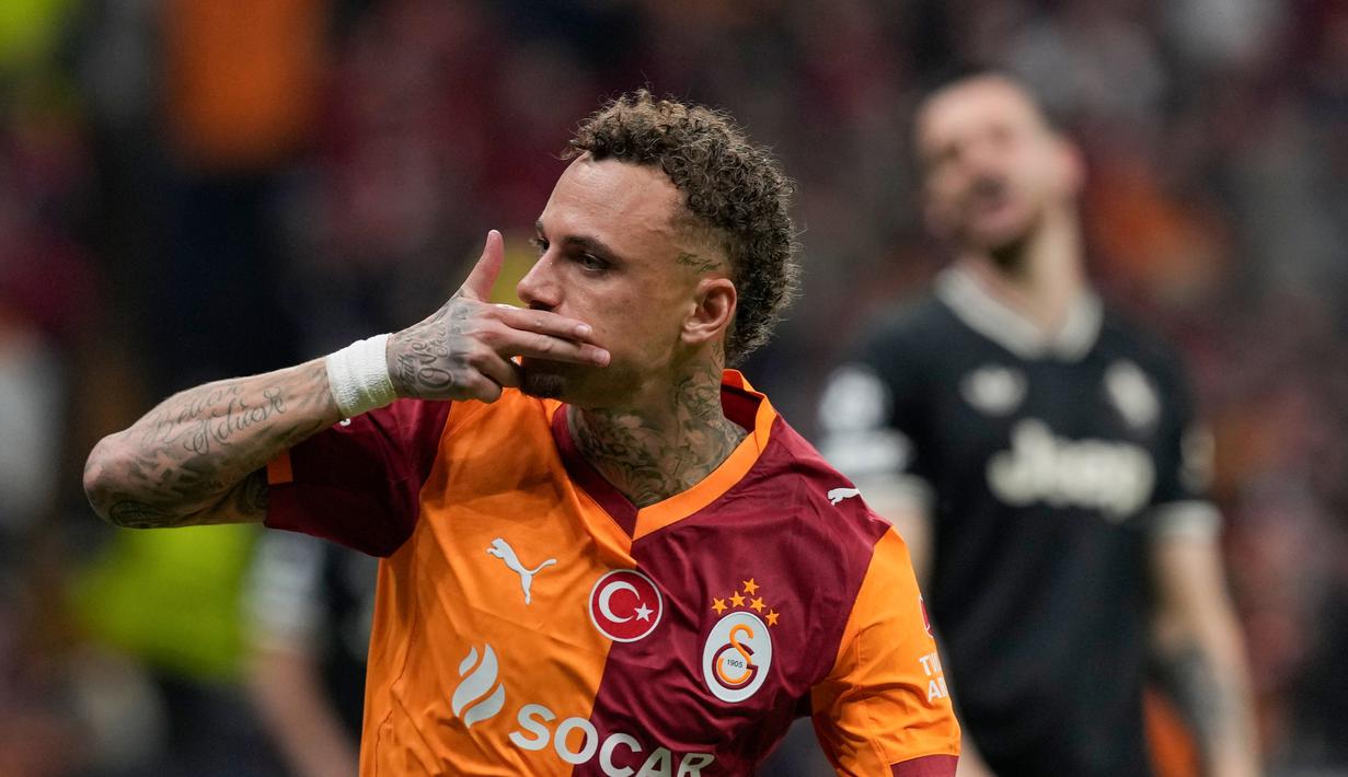 Gol tuan rumah dicetak Gabriel Sara, Noa Lang (dua gol), Davinson Sanchez, dan Sacha Boey. Juventus membalas lewat dua gol Teun Koopmeiners. (AP Photo/Khalil Hamra)