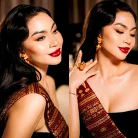 Penampilan Ariel Tatum dalam pulasan lipstik warna merah tak pernah gagal. Ia selalu terlihat stunning dengan gaya riasan tersebut. [@arieltatum]