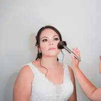 Viral curahan hati MUA ditipu pengantin pelit, pesan paket prewedding demi bayar lebih murah. (pexels/cleyder duque).