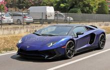 Jalan-jalan, foto Lamborghini Aventador SV Roadster kecolongan!