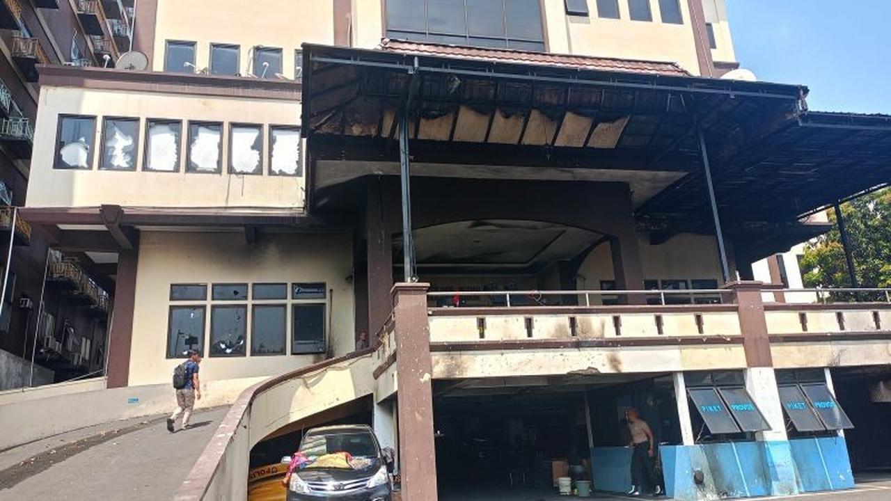Tujuh Kendaraan Dinas Ludes! Ini Dia Kerugian Penyerangan Mapolres Jaktim yang Bikin Geleng-geleng Kepala