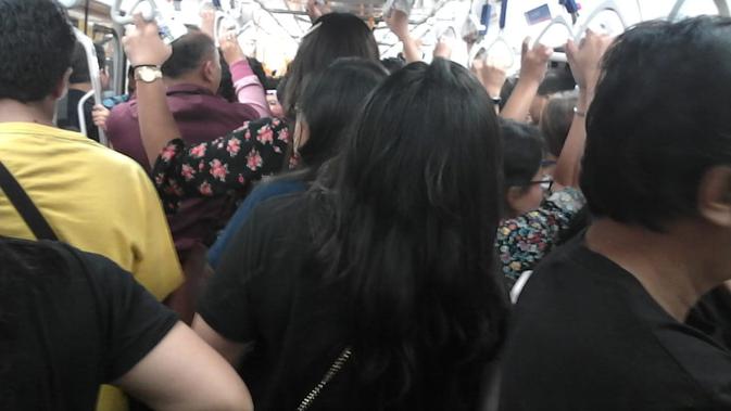Berwisata Naik MRT Jakarta di Lengangnya Ibu Kota Jelang Lebaran (Foto: Maria)