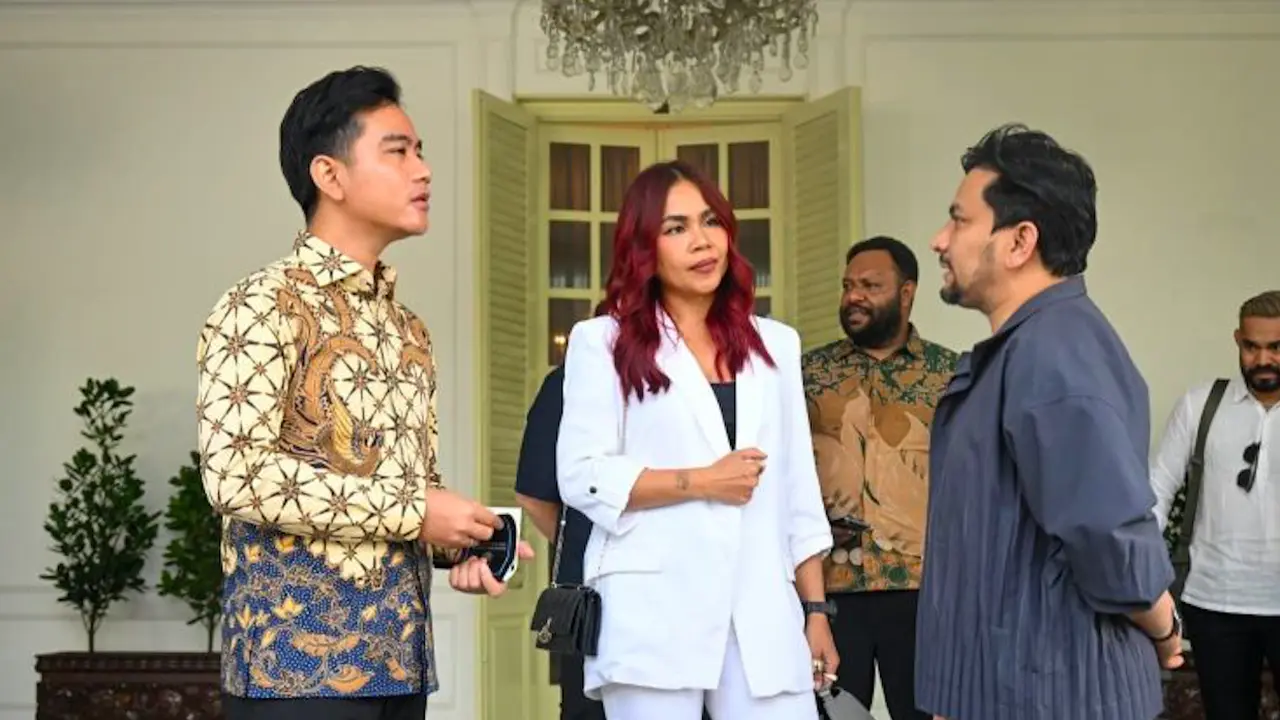 Wapres Gibran usai menerima audiensi Utusan Khusus Presiden Bidang Pembinaan Generasi Muda dan Pekerja Seni Raffi Ahmad, Staf Khusus Presiden Bidang Ekonomi Kreatif Yovie Widianto