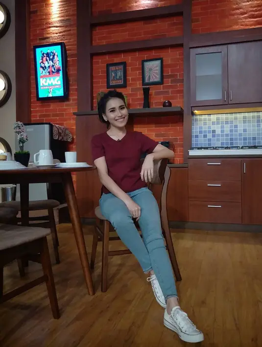 Sepertinya Ayu Ting Ting belum siap untuk kembali membina rumah tangga, dan di tahun 2018 ini ternyata doa terkait soal jodoh diberikan para penggemarnya untuk Ayu. (Instagram/ayutingting92)