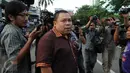 Anggota Komisi V DPR F-PKB, Fathan Subchi berusaha lari usai pemeriksaan sebagai saksi terkait kasus suap Damayanti Wisnu Putranti, di KPK, Jakarta, Kamis (25/2). Fathan diperiksa sebagai saksi untuk tersangka Abdul Khoir (Liputan6.com/Helmi Afandi)