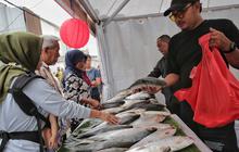 FOTO: Semarak Festival Bandeng Rawa Belong Sambut Perayaan Tahun Baru Imlek