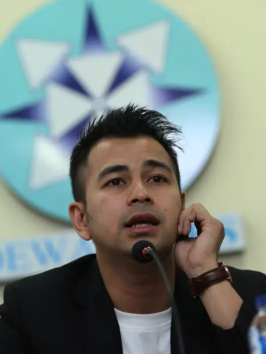 Kedatangan Raffi ke Dewan Pers untuk mengadukan persoalan yang dialaminya, terkait adanya pelaporan terhadap  dirinya ke Polda Metro Jaya beberapa hari lalu. Ia ingin masalahnya tak berlarut-larut. (Andy Masela/Bintang.com)
