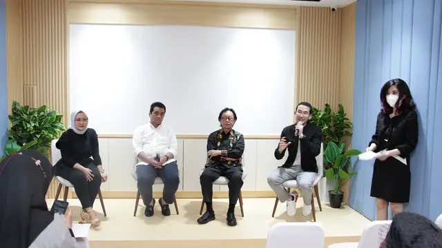 QuickGlam, sebuah klinik pertama di Indonesia, yang menyediakan layanan Estetika, Anti Aging dan Seksologi dalam satu wadah.