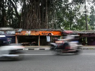 Suasana Pasar Burung Barito setelah dibongkar, Kebayoran Baru, Jakarta Selatan, Jakarta, Selasa (10/5/2022). Pemerintah Kota Jakarta Selatan membongkar sejumlah ruko di Pasar Burung Barito untuk direnovasi. (Liputan6.com/Johan Tallo)