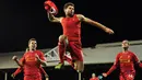TO GO WSteven Gerrard merayakan golnya ke gawang Fulham. 12 Februari 2014. (AFP PHOTO/GLYN KIRK)