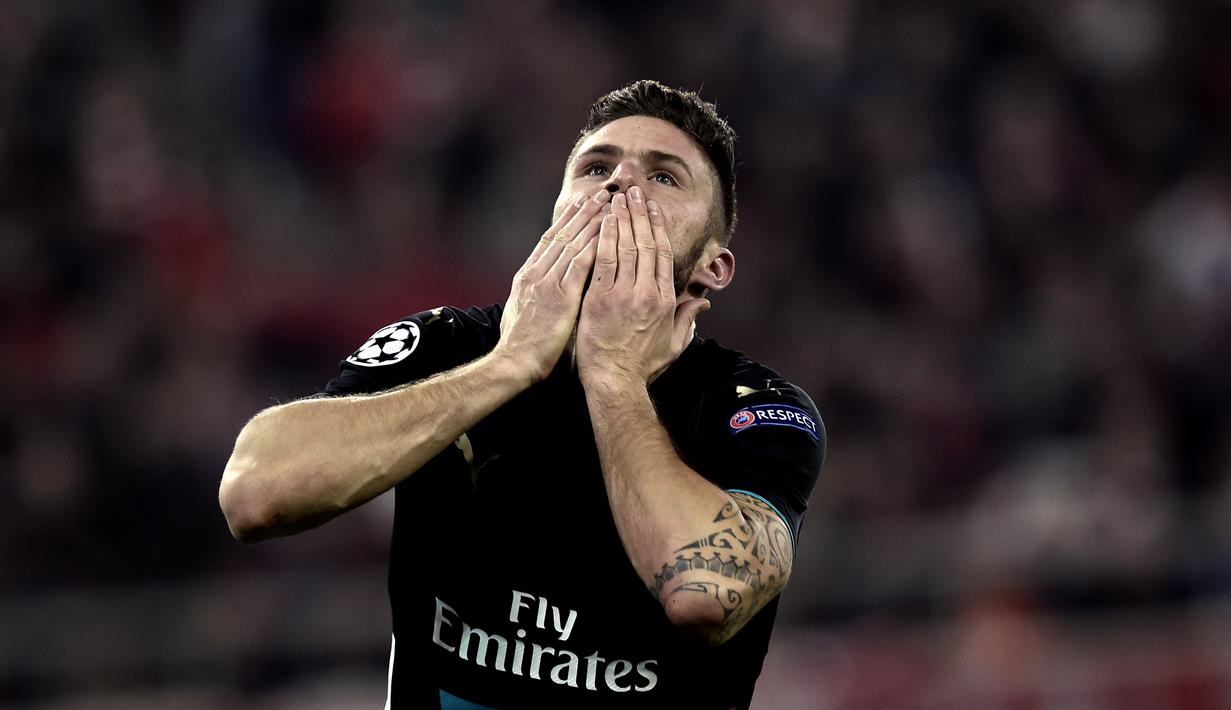 Ekspresi striker Arsenal, Olivier Giroud, merayakan gol yang dicetaknya ke gawang Olympiacos dalam lanjutan Grup F Liga Champions di Stadion Georgios Karaiskakis, Piraeus, Yunani, (9/12/2015). (AFP/Angelos Tzortzinis)