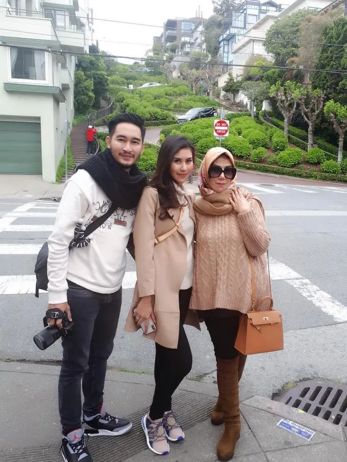 [Bintang] Syahnaz Sadiqah dan Jeje Govinda