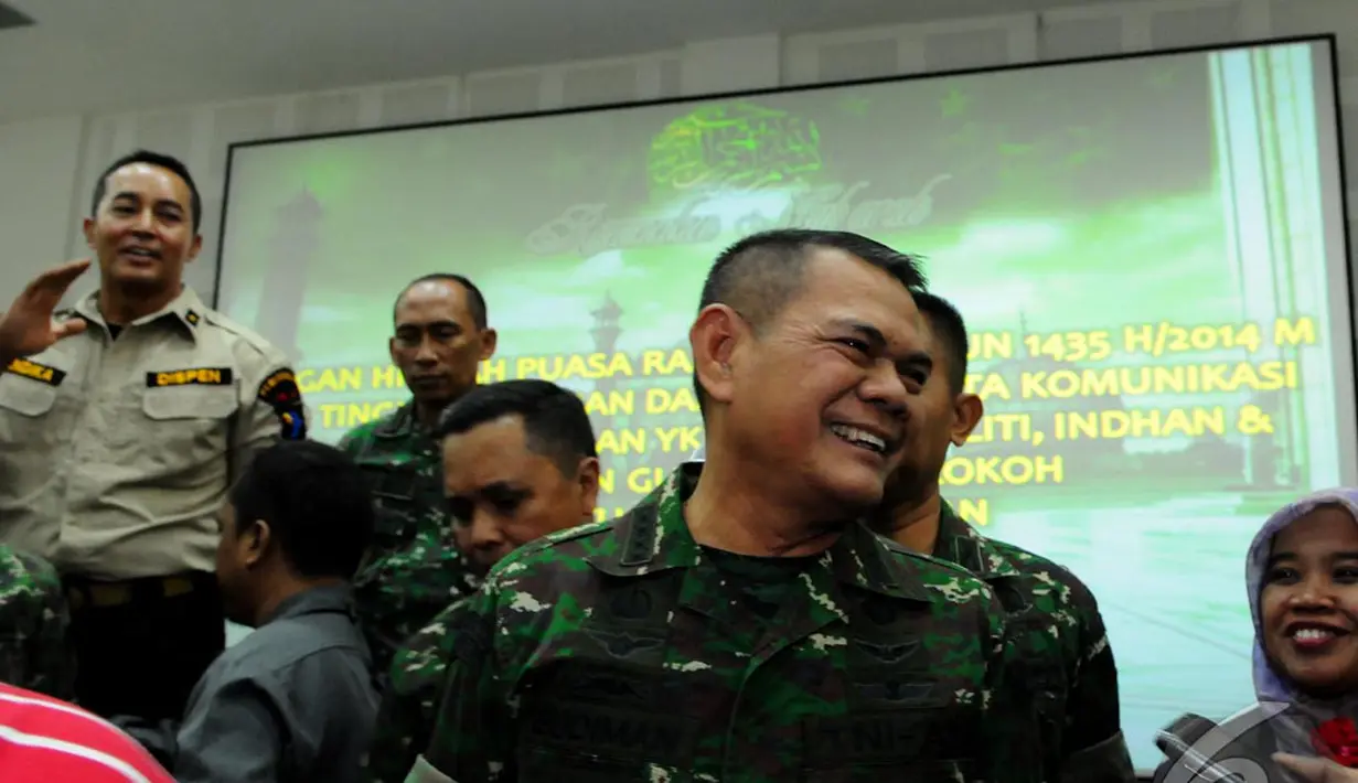 Meski tidak lagi mengemban jabatan sebagai KSAD Budiman masih bisa tertawa saat acara buka bersama di Markas TNI yang digelar Senin (21/07/14) (Liputan6.com/Andrian M Tunay)