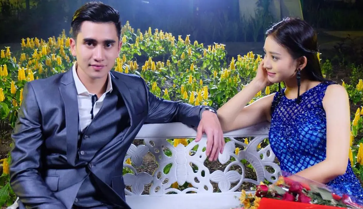 “Mungkin aku menjengkelkan untukmu, bikin kamu marah dan mungkin aku juga bukanlah yang sempurna. Tetapi aku mencintaimu,” ungkap Verrel tepat di hari valentine (14/2/2018). (Instagram/bramastavrl)