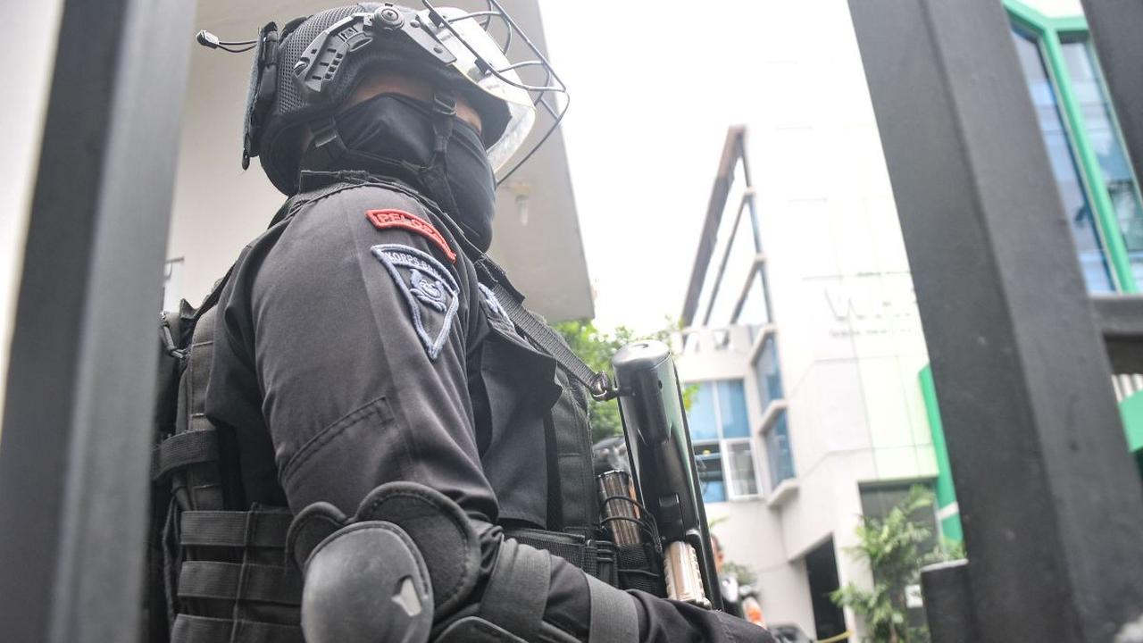Beratnya Latihan Anggota Brimob, Merayap di Lumpur Sambil Ditembaki, Senior & Komandan Berteriak Galak