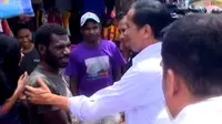 Sabtu pagi calon presiden PDI Perjuangan Joko Widodo mengunjungi masyarakat Papua.