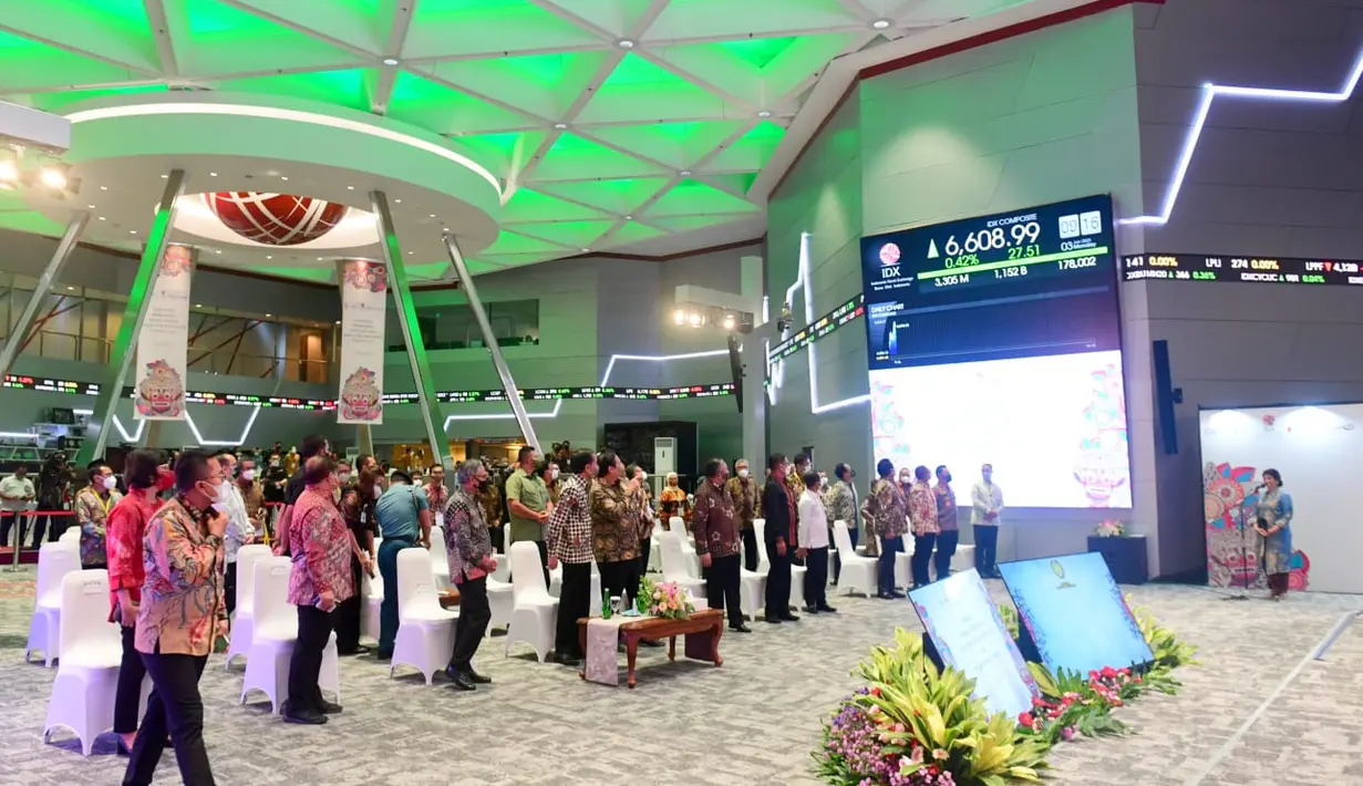 Suasana Pembukaan Perdagangan Bursa Efek Indonesia (BEI) 2022 di gedung BEI, Jakarta Pusat, Senin (3/1/2022).  Pembukaan Perdagangan Tahun 2021 Indeks Harga Saham Gabungan (IHSG) dilakukan Presiden Jokowi. (Foto: Muchlis Jr-Biro Pers Sekretariat Presiden)