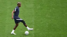 Gelandang timnas Prancis, Paul Pogba mengambil bagian dalam sesi latihan di National Arena di Bucharest, Minggu (27/6/2021). Setelah menjuarai grup neraka, Grup F, Prancis akan berhadapan dengan Swiss di babak 16 besar Euro 2020 pada Selasa (29/6) dini hari. (Daniel MIHAILESCU/various sources/AFP)