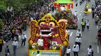 Kemeriahan Parade Surabaya Vaganza (Liputan6.com/Dian Kurniawan)