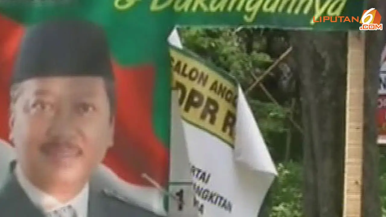 Atribut Partai Rusak