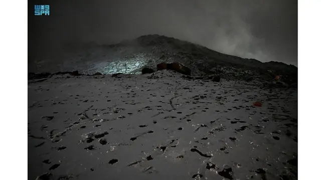 Usai Ramai Pegunungan Menghijau, Kini Muncul Fenomena Salju di Gunung Arab Saudi