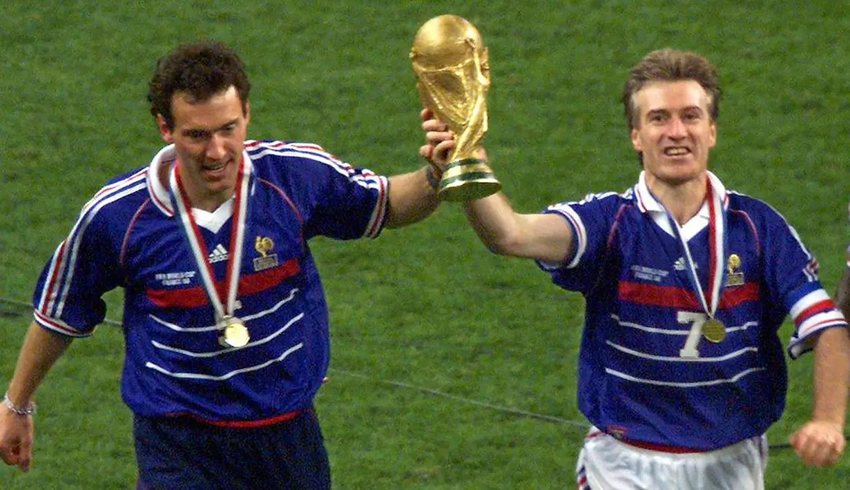 Mantan rekannya di Prancis Eric Cantona menjulukinya "pengangkut air". Deschamps membalas julukan itu melalui kepemimpinnya saat mengantarkan Prancis juara Piala Dunia 1998 dan Piala Eropa 2000. (AFP/Thomas Coex)