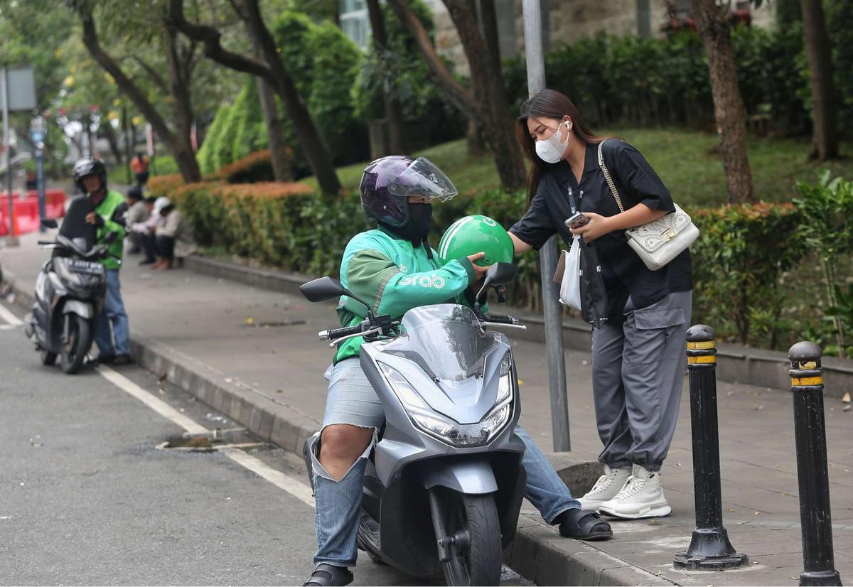 Driver Ojol Tetap Beroperasi di Tengah Demo Besar dan Mogok Massal