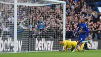 Pemain Chelsea Joao Pedro mencetak gol keempat timnya dalam laga Premier League antara Chelsea vs Bournemouth di London, Inggris, Sabtu, 10 Oktober 2026. (Adam Davy/PA via AP)