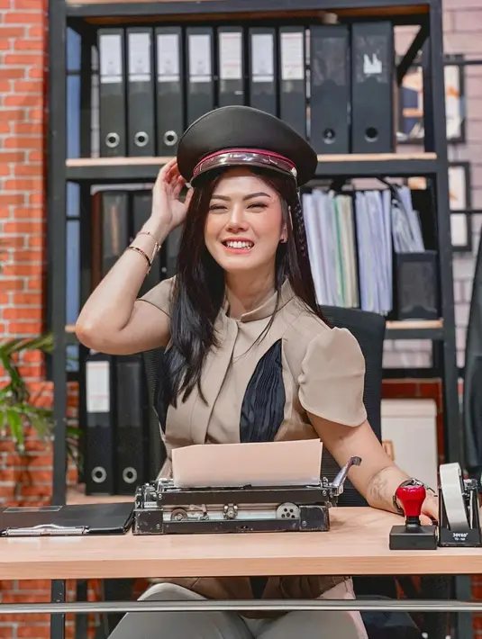 <p>&ldquo;Ada beberapa angle lu mirip sama Agnez. Kan beritanya lu memang dibilahg mirip sama Agnez. Ada beberapa angle lu memang mirip banget, kalau ketawa mirip,&rdquo; jelas Deddy Corbuzier pada podcastnya yang tayang pada hari ini, Kamis (1/9/2022). (Instagram/nitagunawan09)</p>