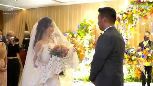 7 Momen Pemberkatan Nikah Joshua Seherman dan Clairine Clay yang Bikin Penonton Haru