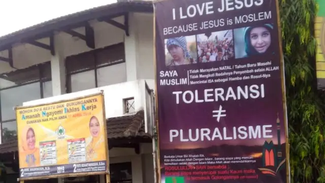 Baliho “I Love Jesus, Jesus is Moslem” terpasang di beberapa titik di Kota Cilacap, Jawa Tengah. (Foto: Liputan6.com/Taufik untuk Muhamad Ridlo)