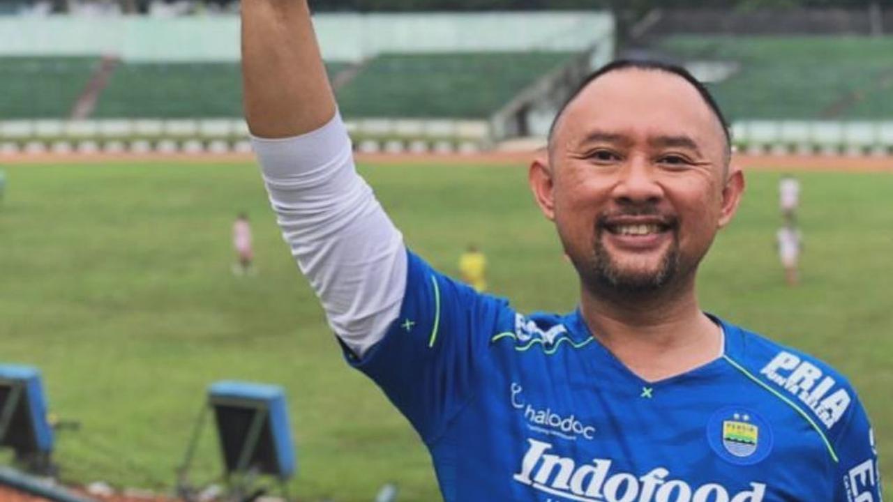 Ronal Surapradja Ajak Orangtua ke TPS, Momen Haru di Tengah Pilkada Jawa Barat 2024