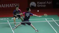 Di awal game pertama, Marcus Fernaldi Gideon/Kevin Sanjaya Sukamuljo tampak kewalahan dan sempat tertinggal jauh dari Goh Sze Fei/Nur Izzuddin dengan skor 5-14. (Bola.com/Ikhwan Yanuar)