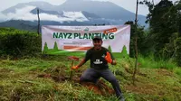 PT Hassana Boga Sejahtera (Nayz) yang memberikan 145 bibit pohon kepada Lembaga Masyarakat Desa Hutan (LMDH) wilayah Titik 0 KM Puncak, Bogor, Jawa Barat.