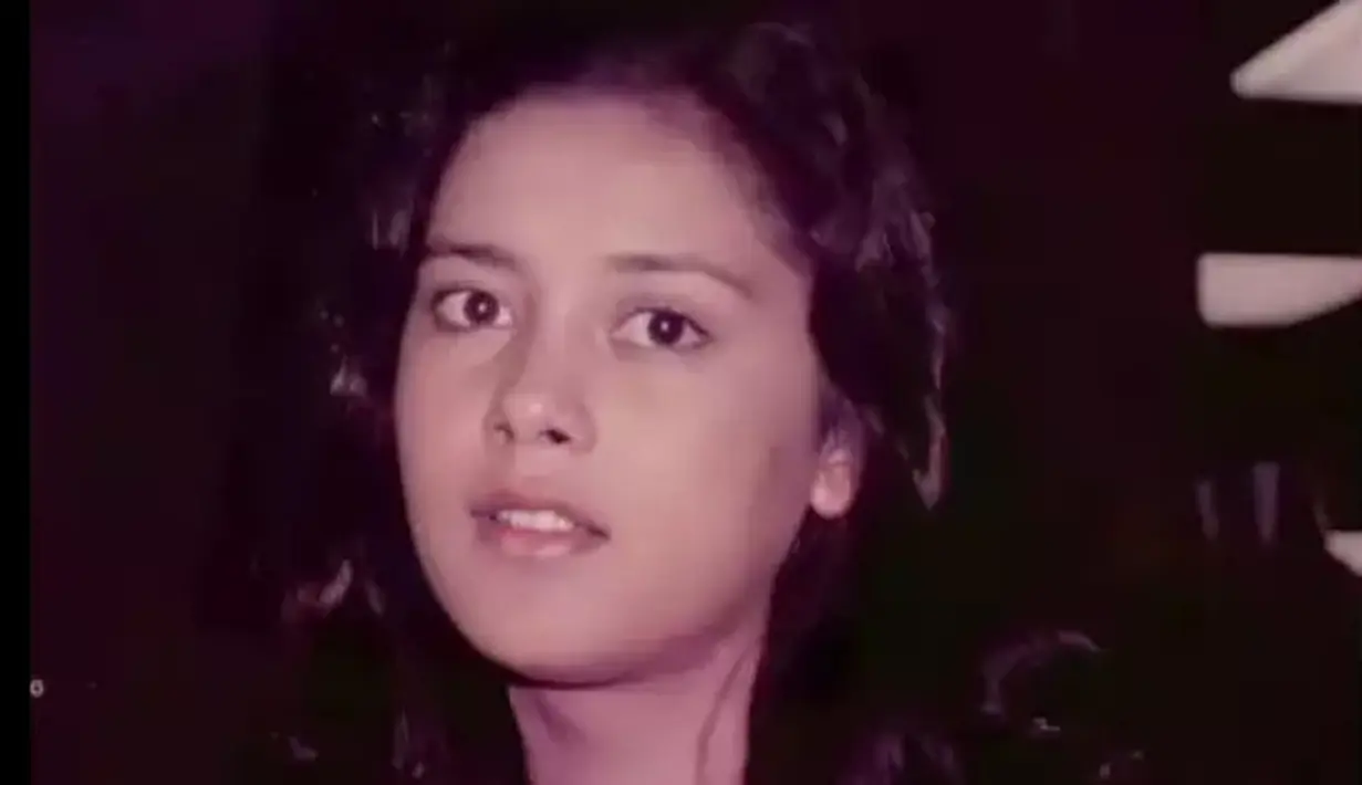 Memiliki paras cantik memesona, tak heran sejak kemunculannya menjadi primadona di jagat perfilman Tanah Air. Sebelum berakting, perempuan kelahiran Jakarta tahun 1963 itu sudah mengeluti dunia modeling sejak usia belia. [Instagram/@lydiakandou_]
