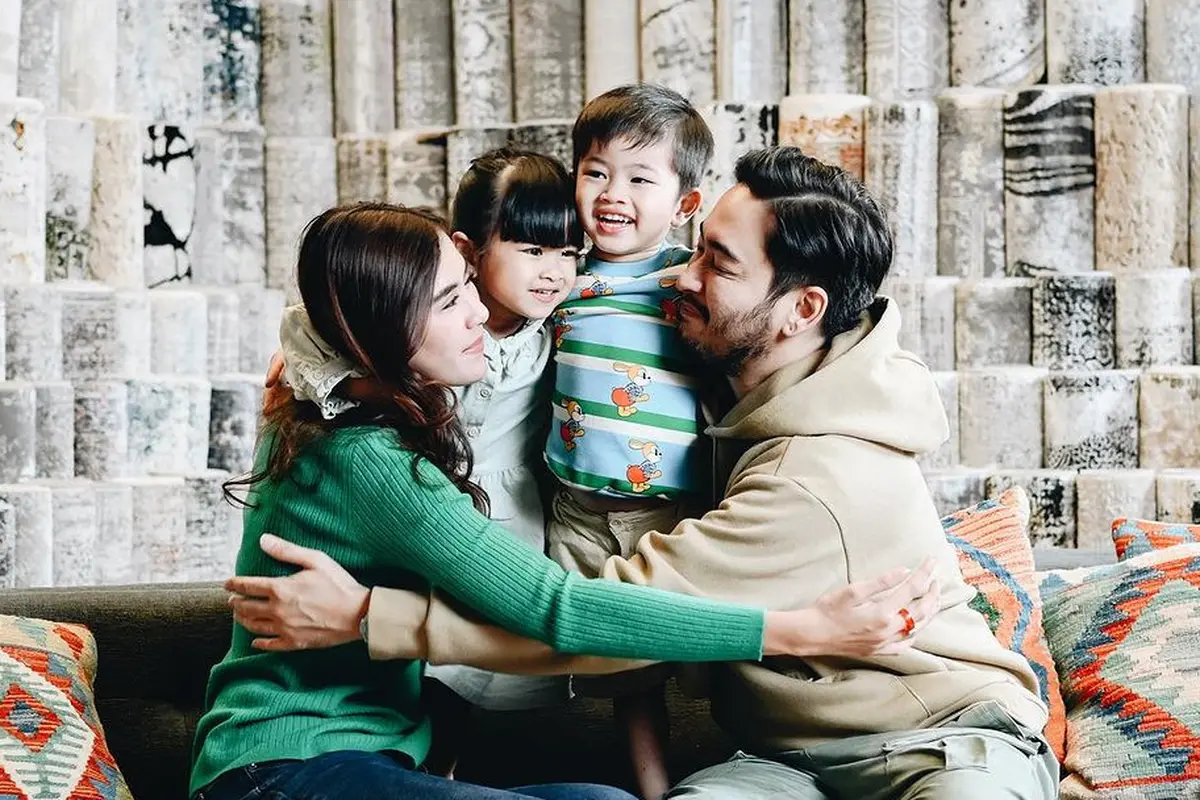 Potret Keluarga Kecil Jeje Govinda dan Syahnaz Sadiqah